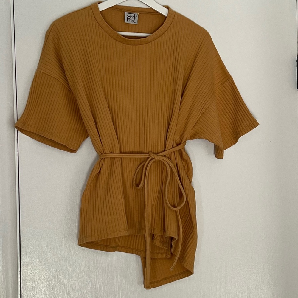 Ribbed Short Sleeve Belted Top - Brown